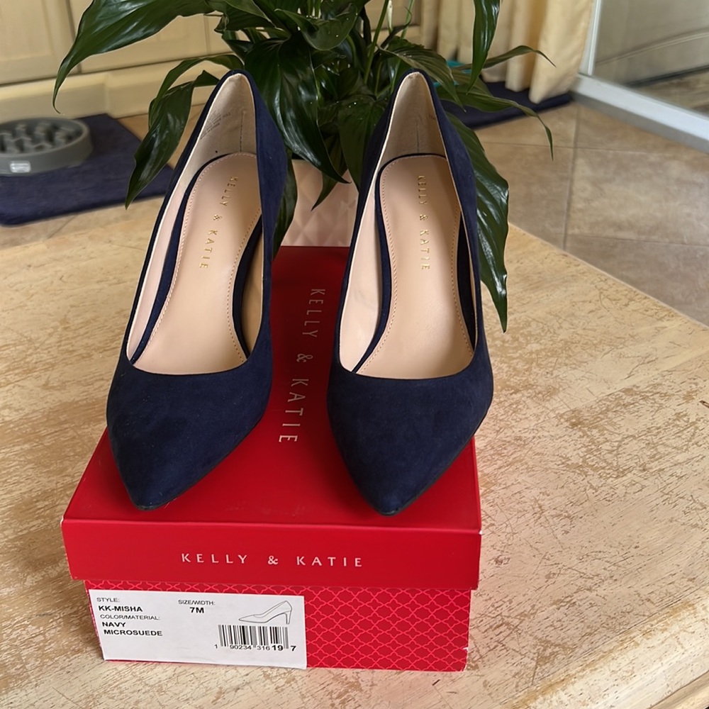Shoes - Picture 3 of 6
